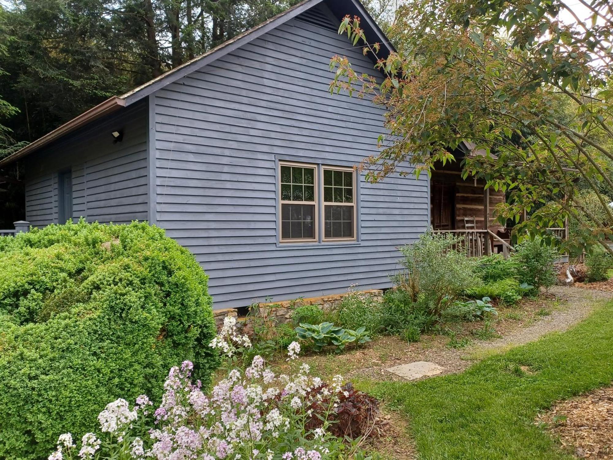 Restored1850S Log Cabin, With Gazebo And Gardens! 1 Mile To Downtown Weaverville Екстериор снимка