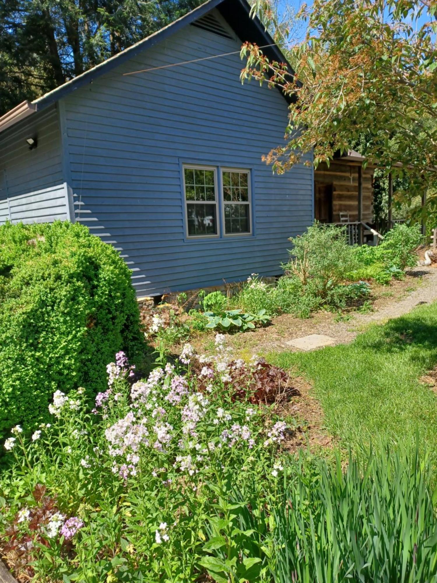 Restored1850S Log Cabin, With Gazebo And Gardens! 1 Mile To Downtown Weaverville Екстериор снимка